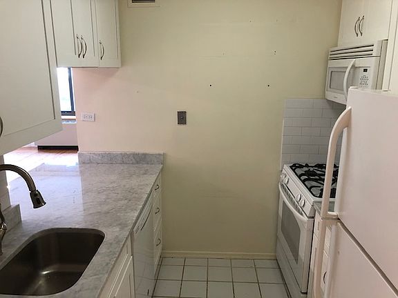 3rd image of 155 W 70th St APT 7E