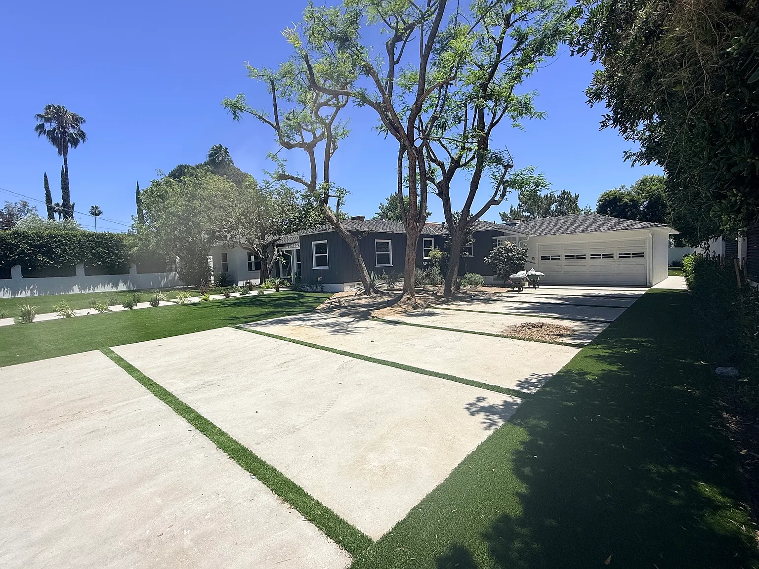 5 bed, 2.5 bath, 2607 sqft, $8,500 — Photo 3
