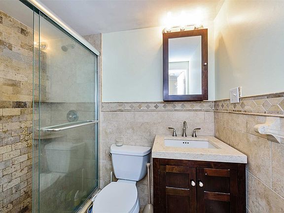 5th image of 475 Broadway St Unit 11