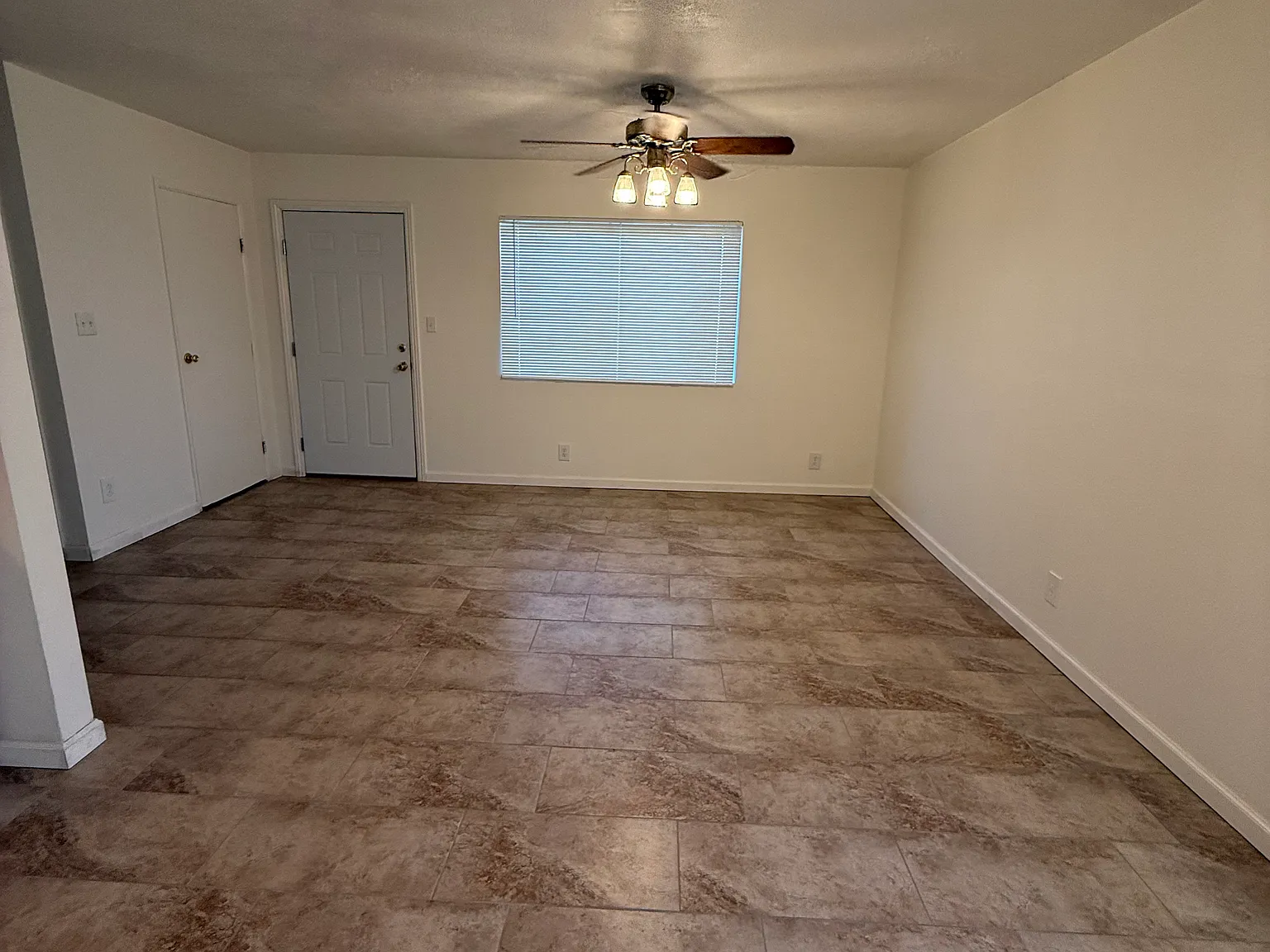 2 bed, 890 sqft, $1,650 — Photo 3