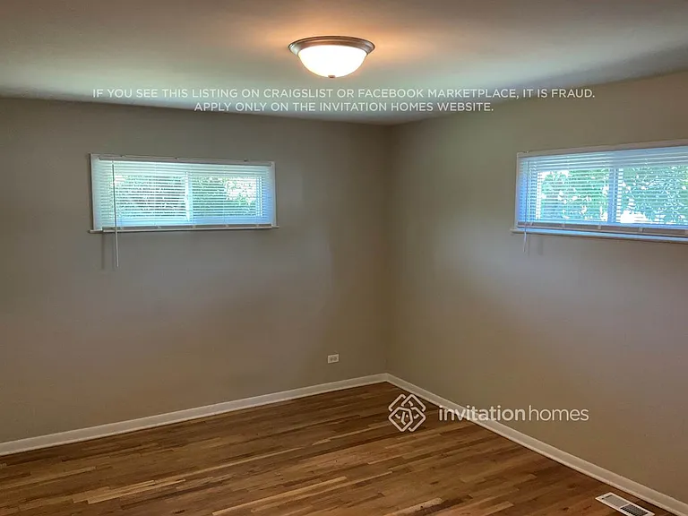 325 Glendale Ln — Photo 10