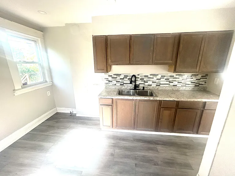 10122 North Blvd #1 — Photo 9