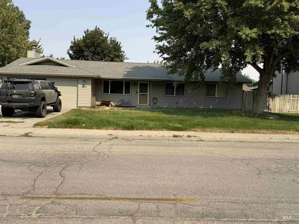 1050 S Haskett St, Mountain Home, ID 83647
