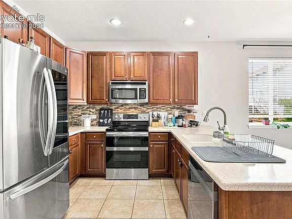 5th image of 8238 Hollygrape Ln