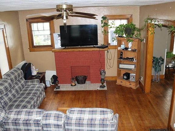 2nd image of 1024 Foster Ave