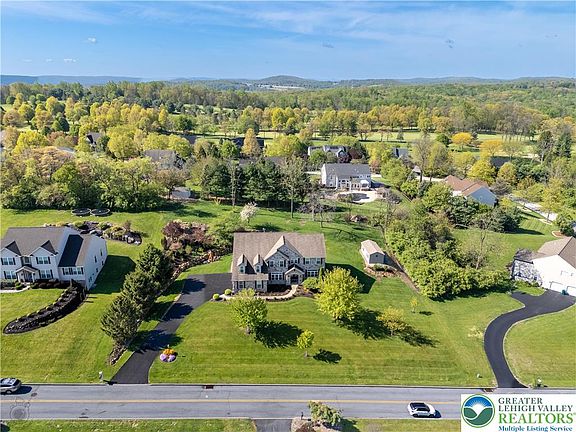 4th image of 40 Augusta Ln