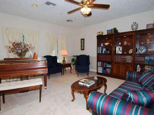 21423 Whispering Pnes, Humble, TX 77338