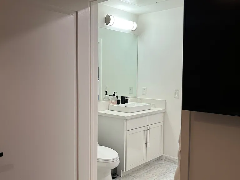 300 E 4th St #402 — Photo 38