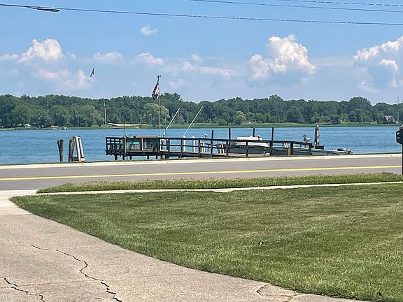 4th image of 2567 Saint Clair River Dr