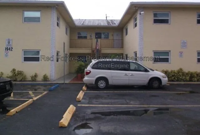 2 bed, 1.0 bath, 900 sqft, $1,195 — Photo 1