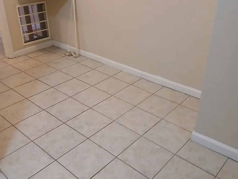 510-2 S Poplar St — Photo 5