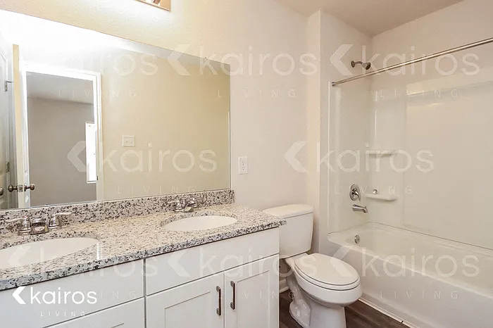 15581 Briar Forest Dr — Photo 10