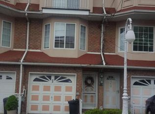 22 Farrell Ct, Staten Island, NY 10306