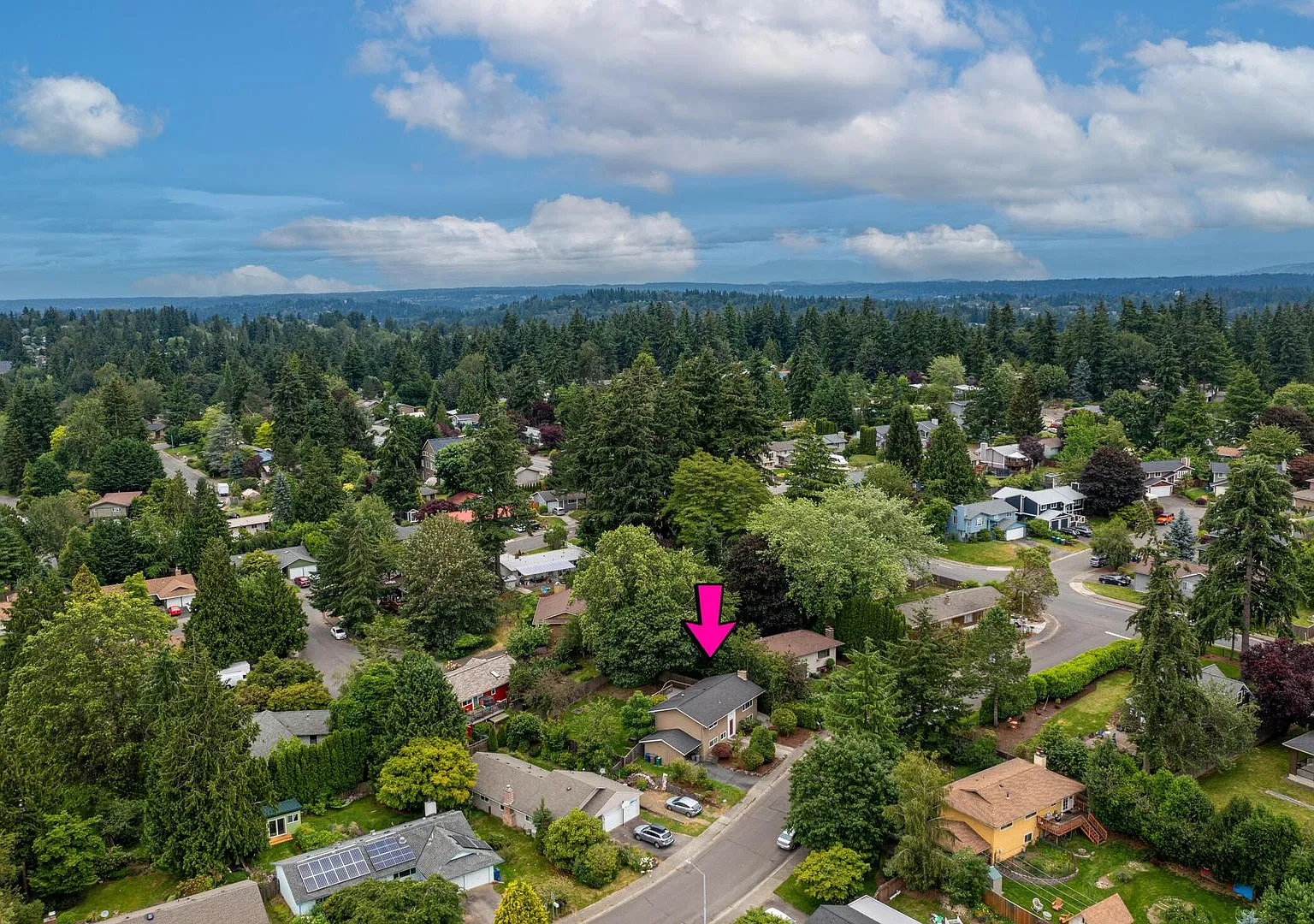 Spacious 4-Bedroom Home in Finn Hill for Rent — Photo 2