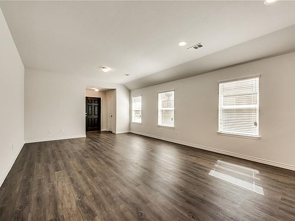 3rd image of 1704 Blue Jay Dr