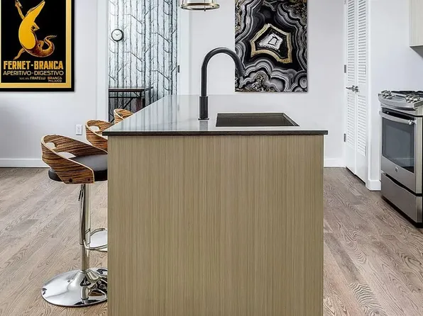 125 Parkside Avenue image 2 of 28