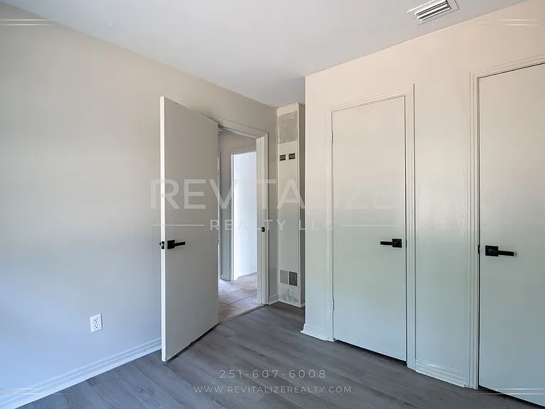 1258 Charmaine Cir N — Photo 21