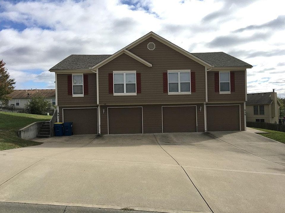 1st image of 939 Goldfinch Ln