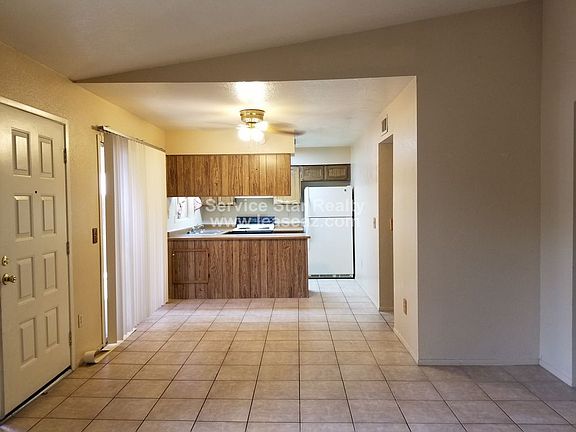 5th image of 806 W Malibu Dr