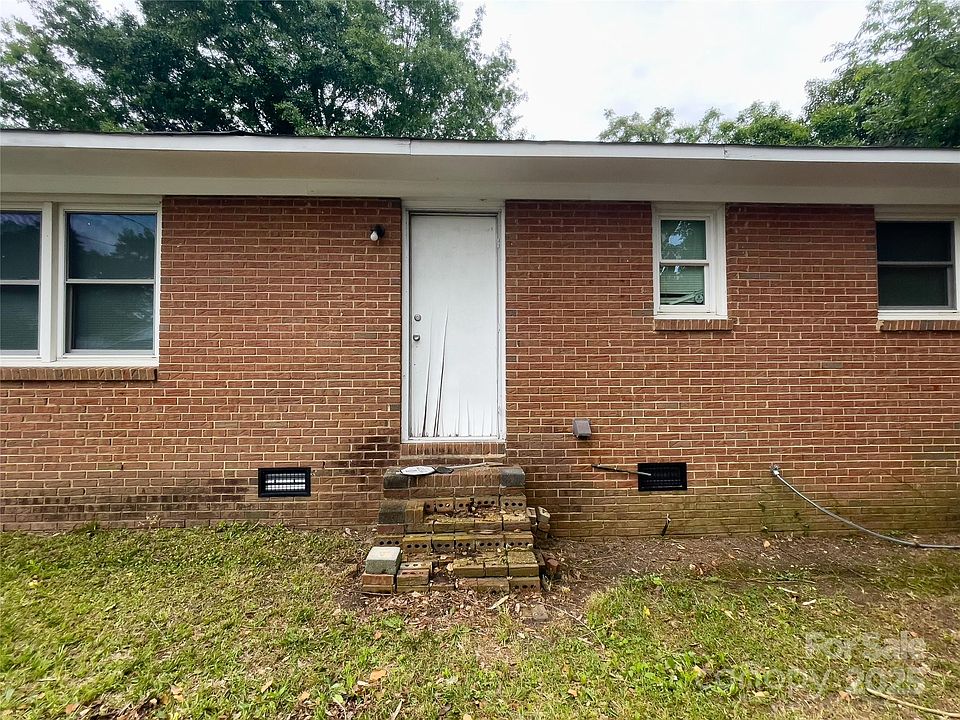 2nd image of 102 Wilson St