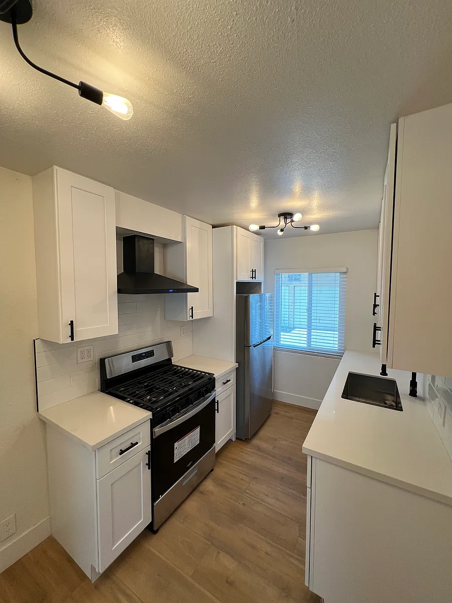 Building Photo - 728 Cerritos Ave #4