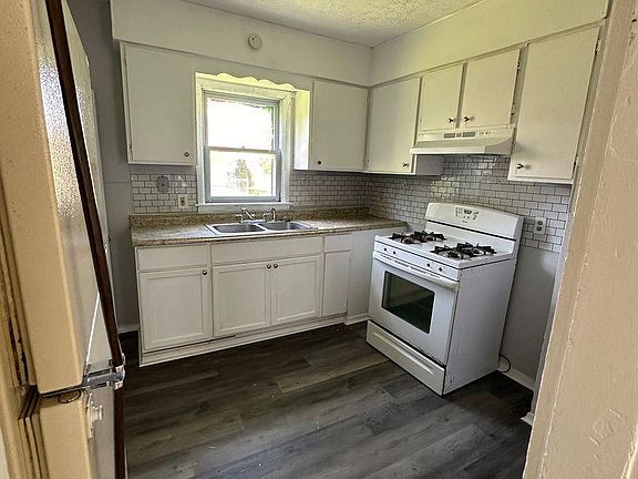 5th image of 419 W 20th St #1