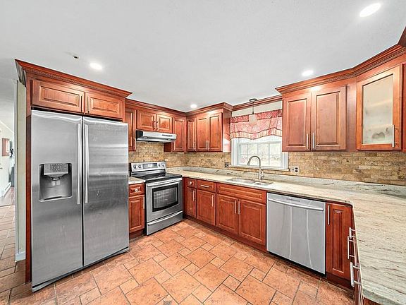 4th image of 44 Himoor Cir
