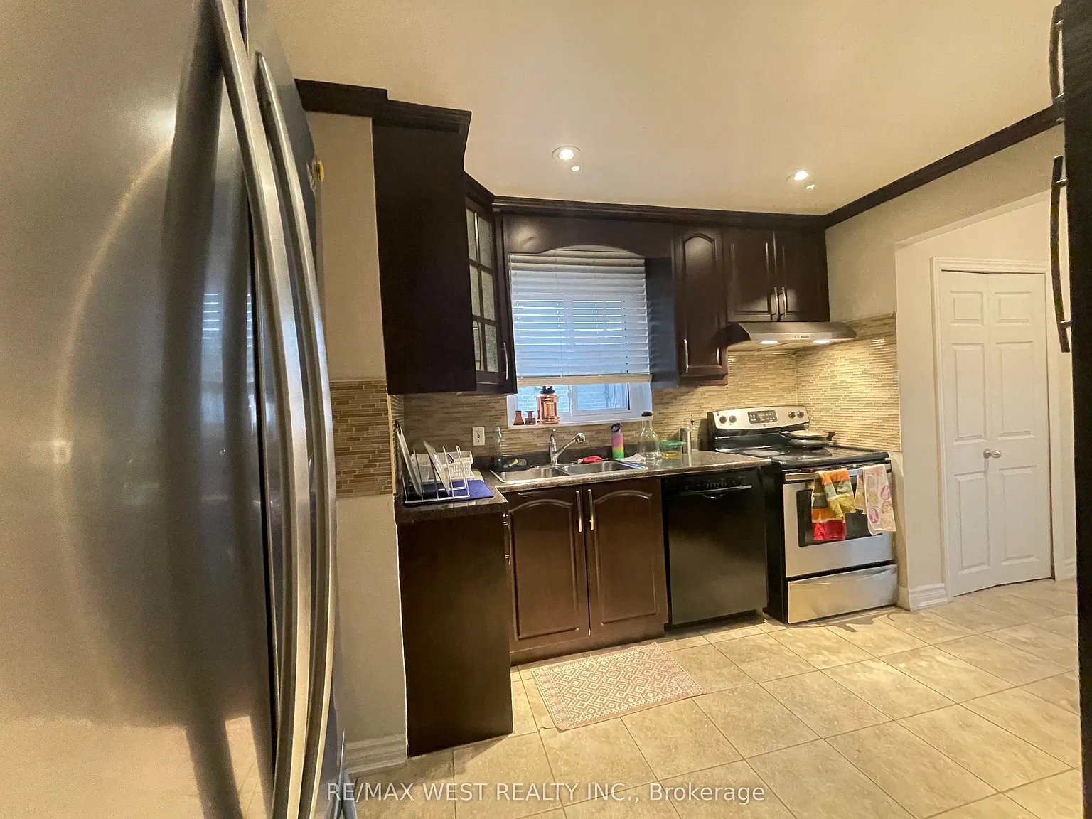 4 bed, $2,950 — Photo 2