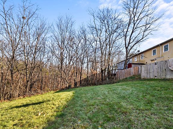 3rd image of 209 Ash Hollow Dr