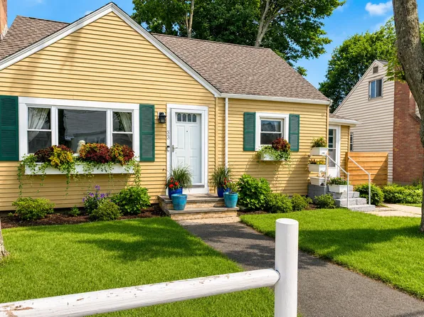 53 Gale St, Waltham, MA 02453