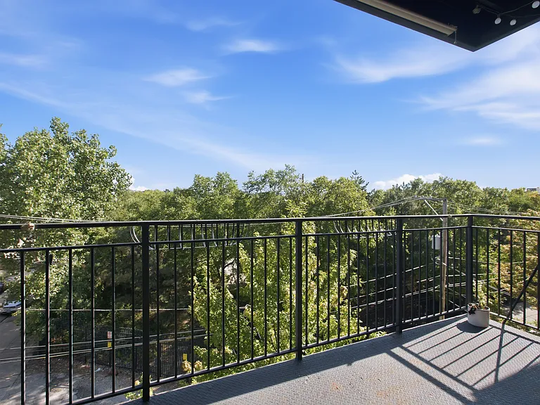 1915 W Diversey Pkwy #402 — Photo 13