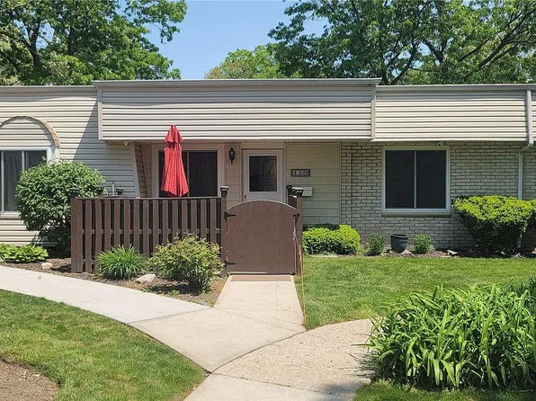 120 Glen Hollow Dr, Port Jefferson Station, NY 11776