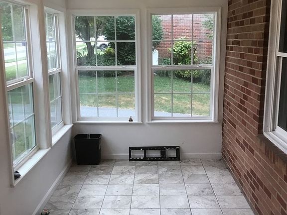 5th image of 111 Hillcrest Dr
