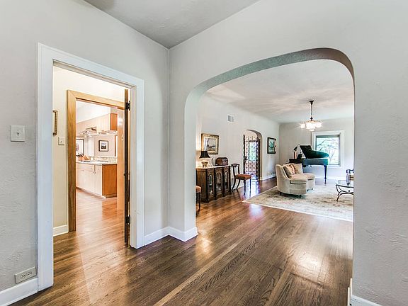 5th image of 115 Thelma Dr