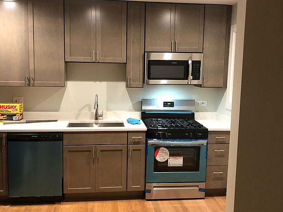 2nd image of 2449 W Balmoral Ave #1N