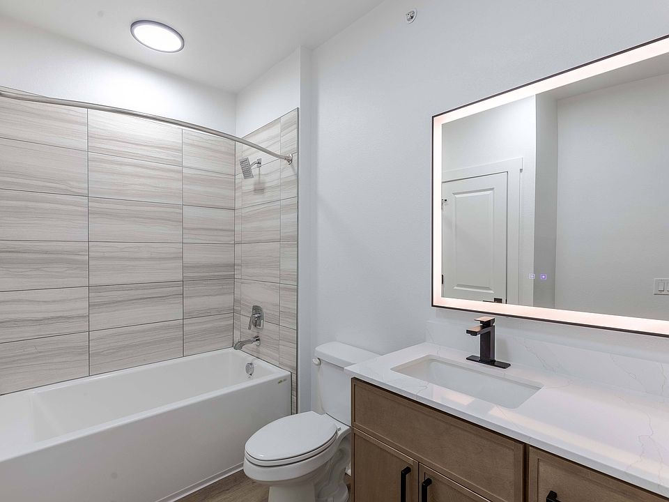 Five810 Southlands, Aurora, CO, Premium