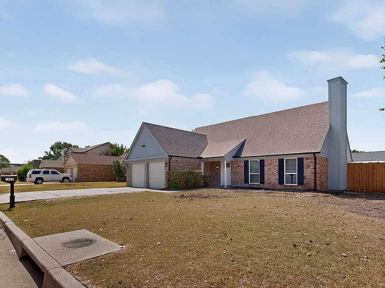 1600 Crimson Ct — Photo 5