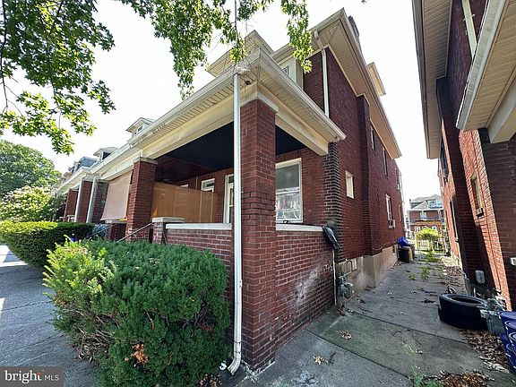 3rd image of 1941 Bellevue Rd