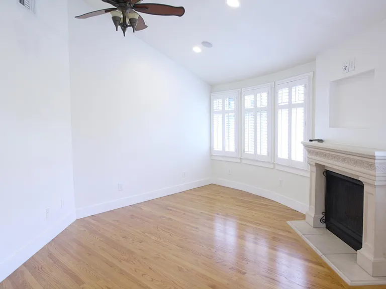 121 Baywood Ave — Photo 15