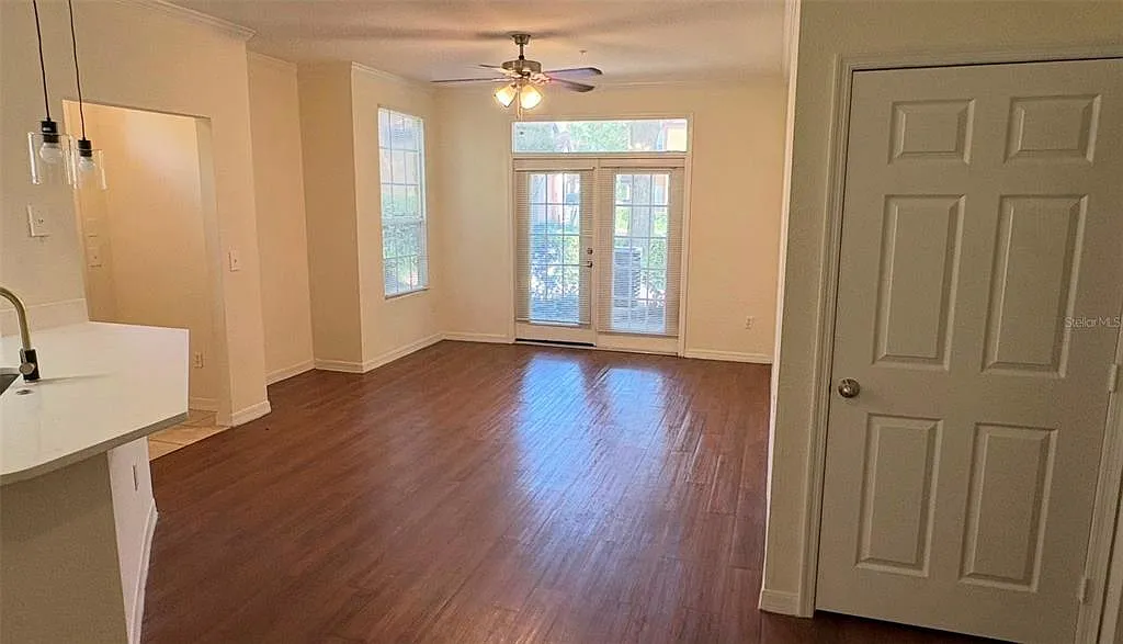 2 bed, 2.0 bath, 1051 sqft, $1,800 — Photo 2
