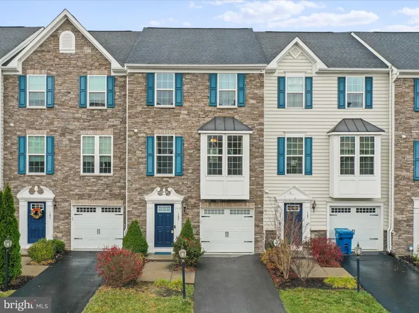 105 Chamomile Ct, Lake Frederick, VA 22630