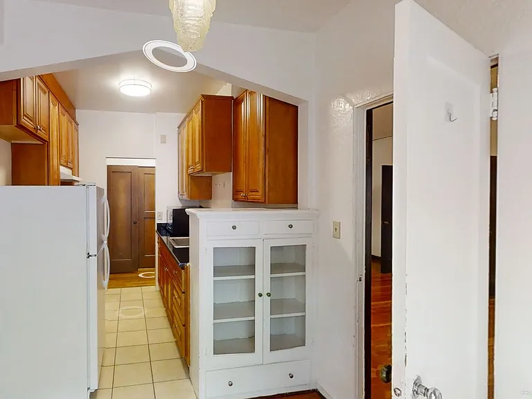 1717 Oxford St — Photo 16