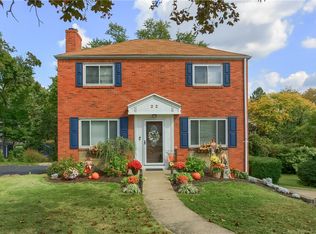 22 Robinhood Rd, Pittsburgh, PA 15220