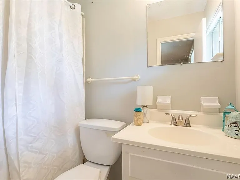 3318 Habersham Rd — Photo 13