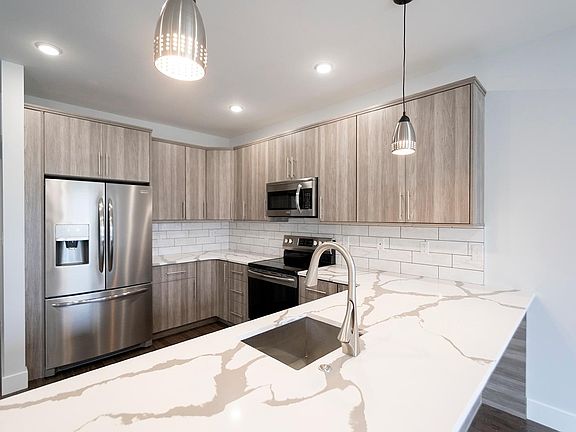 2nd image of 1527 N Franklin St #1