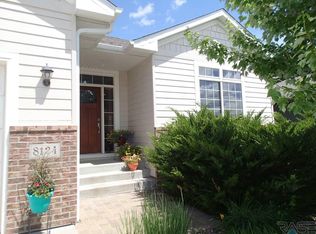 8124 S Grass Creek Dr, Sioux Falls, SD 57108