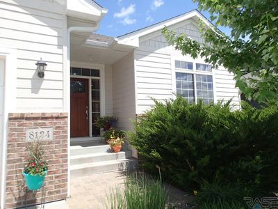 8124 S Grass Creek Dr, Sioux Falls, SD, 57108