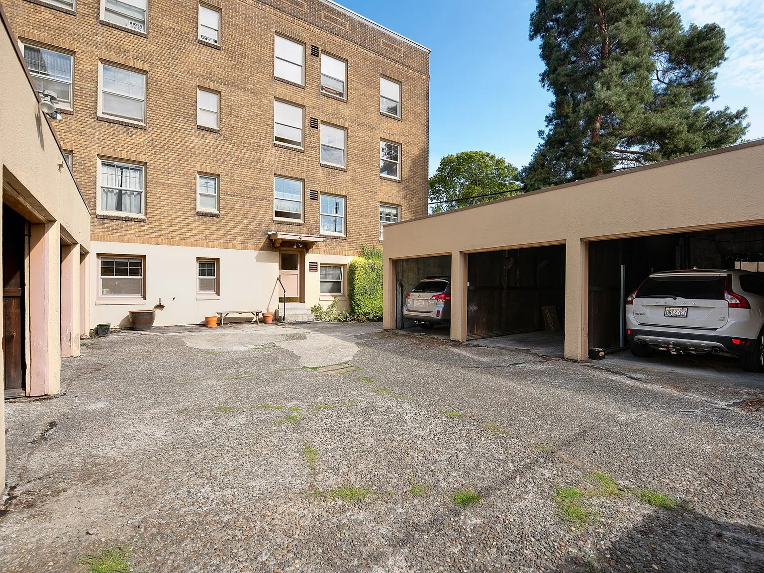 Arville Apartments — Photo 4