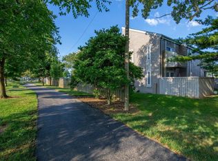 915 Quay Ave #915F, Grandview, OH 43212