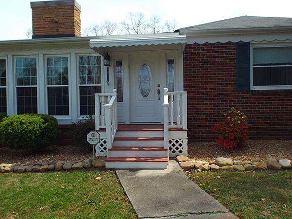 3rd image of 3940 Eveningside Dr NE